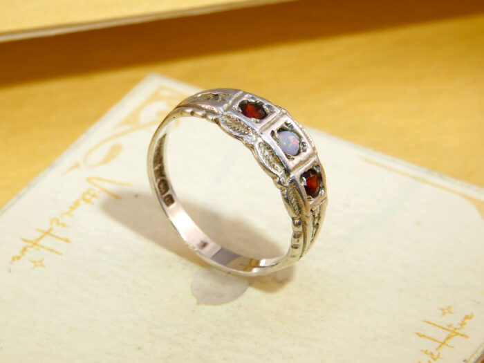 Vintage Silver Opal Garnet Band Ring Hallmark 1977 Art Deco Style 9