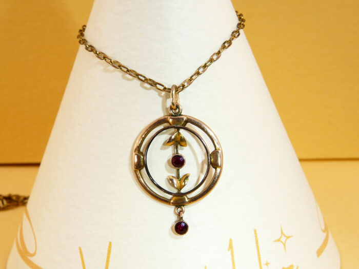 Antique Art Nouveau Levalier Gold Pendant Garnet 1