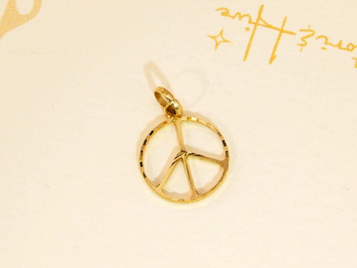 Vintage 18ct Gold Peace Sign Pendant CND 1