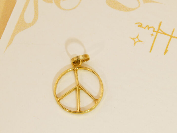 Vintage 18ct Gold Peace Sign Pendant CND 3