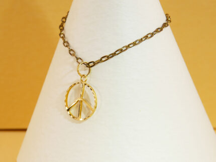 Vintage 18ct Gold Peace Sign Pendant CND 6