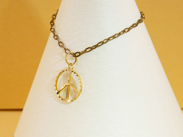 Vintage 18ct Gold Peace Sign Pendant CND 6