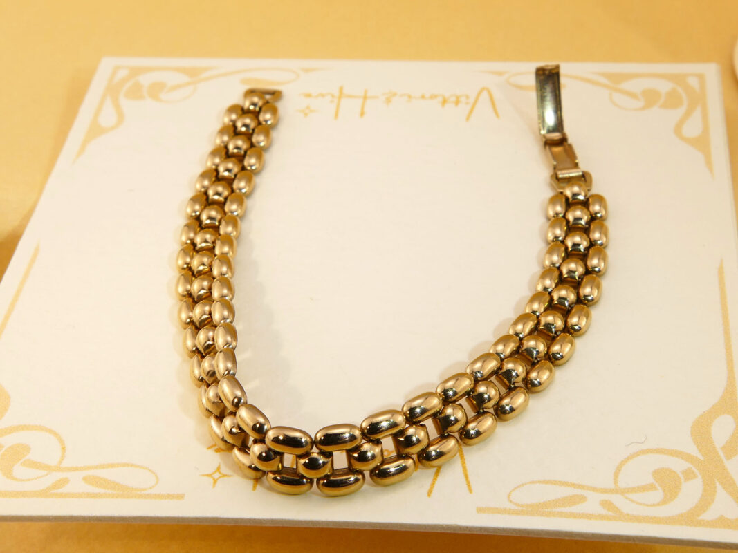 Vintage 80s Rolled Yellow Gold Bracelet 1