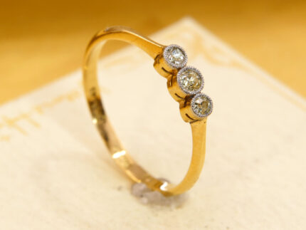 Vintage 18ct Yellow Gold Diamond Trilogy Ring 10