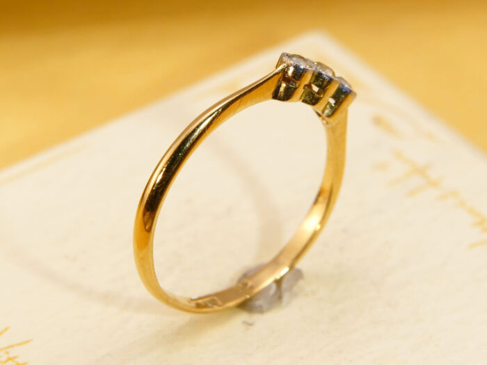 Vintage 18ct Yellow Gold Diamond Trilogy Ring 11
