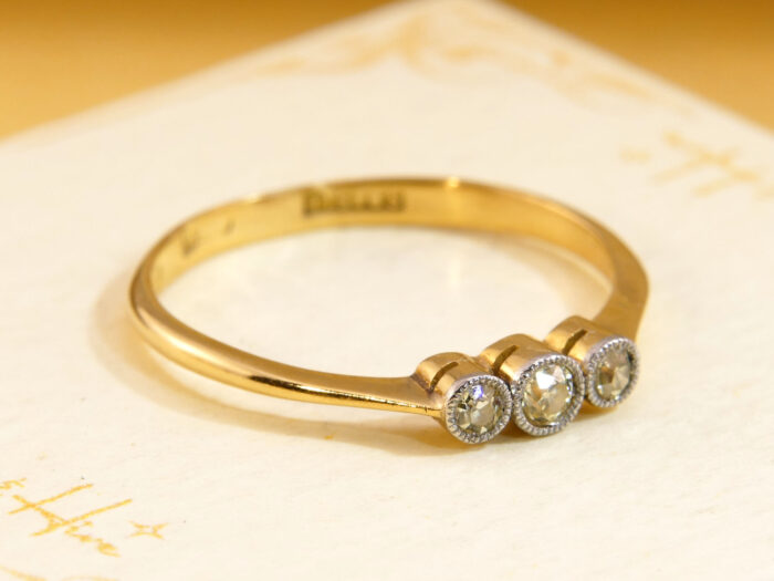 Vintage 18ct Yellow Gold Diamond Trilogy Ring 2