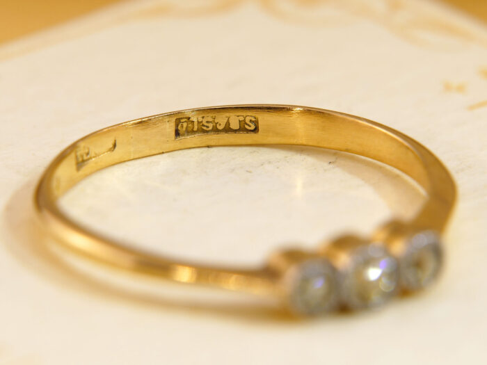 Vintage 18ct Yellow Gold Diamond Trilogy Ring 3
