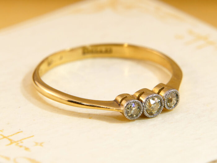 Vintage 18ct Yellow Gold Diamond Trilogy Ring 5