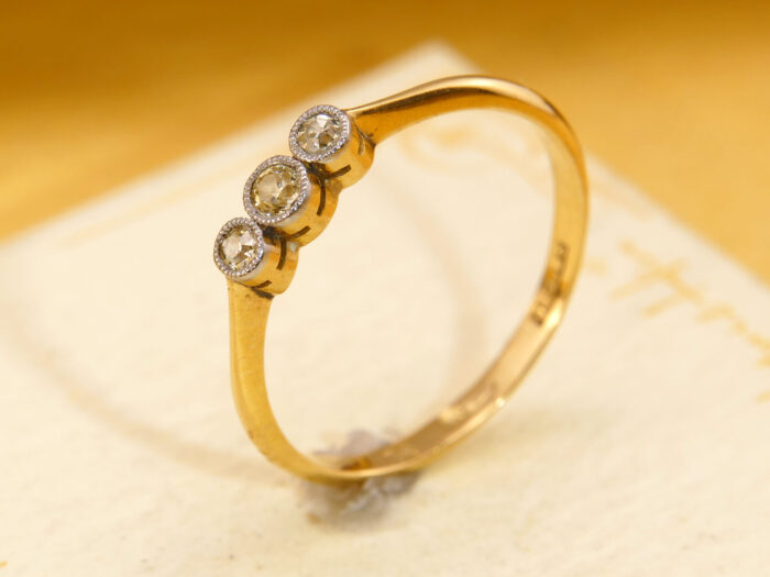 Vintage 18ct Yellow Gold Diamond Trilogy Ring 7