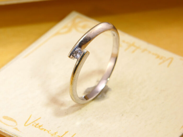 Vintage 9ct White Gold Diamond Solitaire Ring, Crossover Style 7