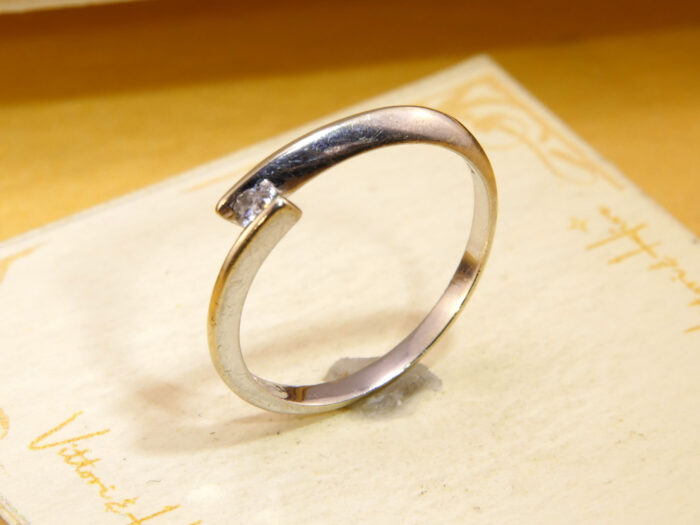 Vintage 9ct White Gold Diamond Solitaire Ring, Crossover Style 8