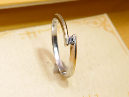 Vintage 9ct White Gold Diamond Solitaire Ring, Crossover Style 9