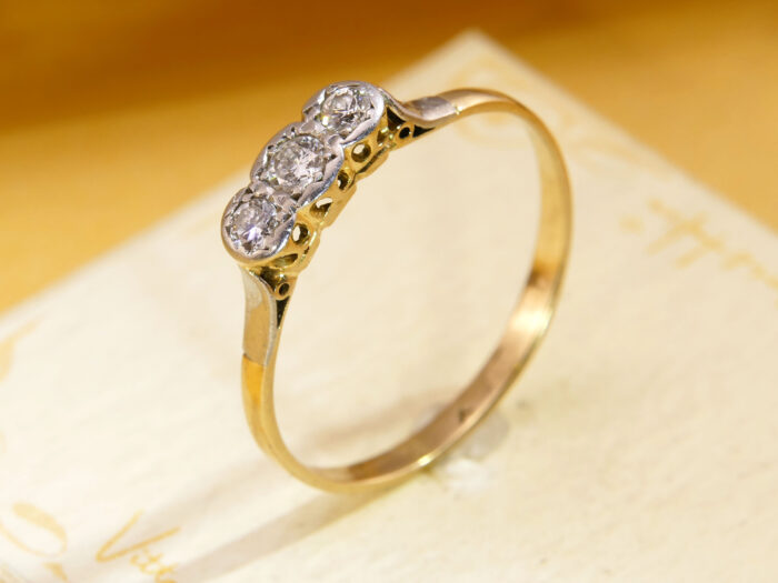 Vintage Diamond Trilogy Ring 0.6ct Diamond Three Stone 2