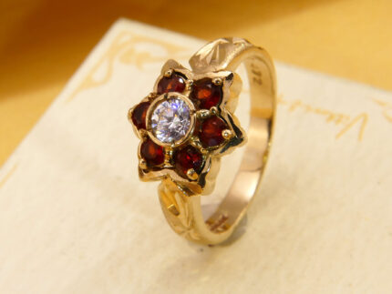 Vintage garnet cz zirconia yelow gold diasy ring heavy 6