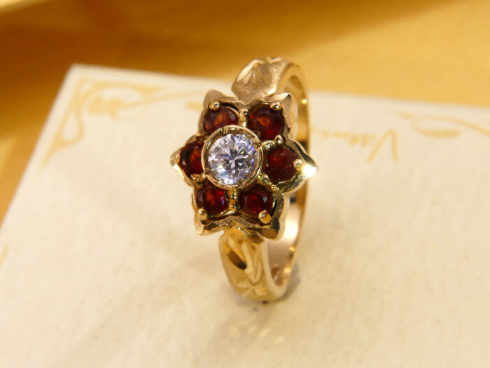 Vintage garnet cz zirconia yelow gold diasy ring heavy 7