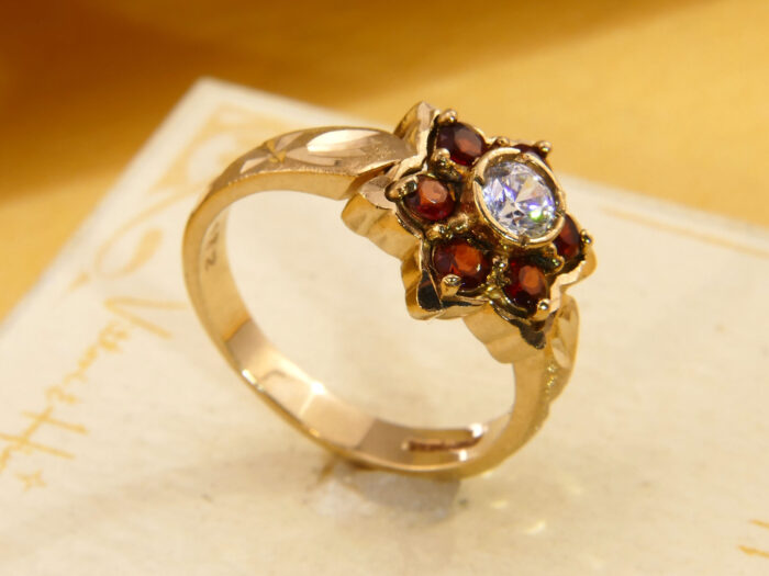 Vintage garnet cz zirconia yelow gold diasy ring heavy 8