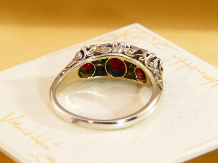 VIntage 3 Stone Trilogy Red Garnet Gold Ring Hallmarked 1986 10