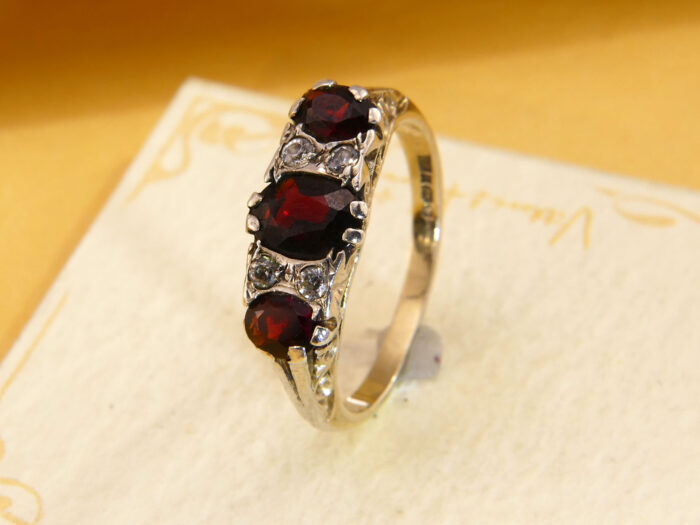 VIntage 3 Stone Trilogy Red Garnet Gold Ring Hallmarked 1986 2