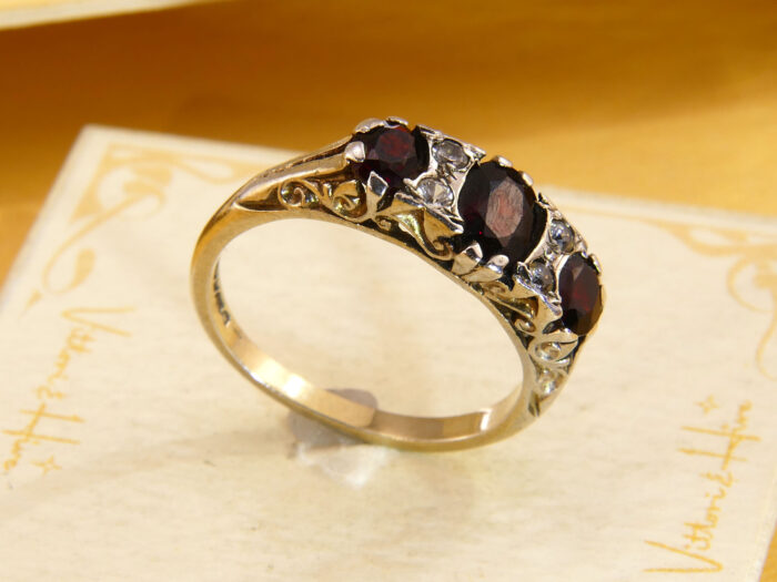 VIntage 3 Stone Trilogy Red Garnet Gold Ring Hallmarked 1986 3