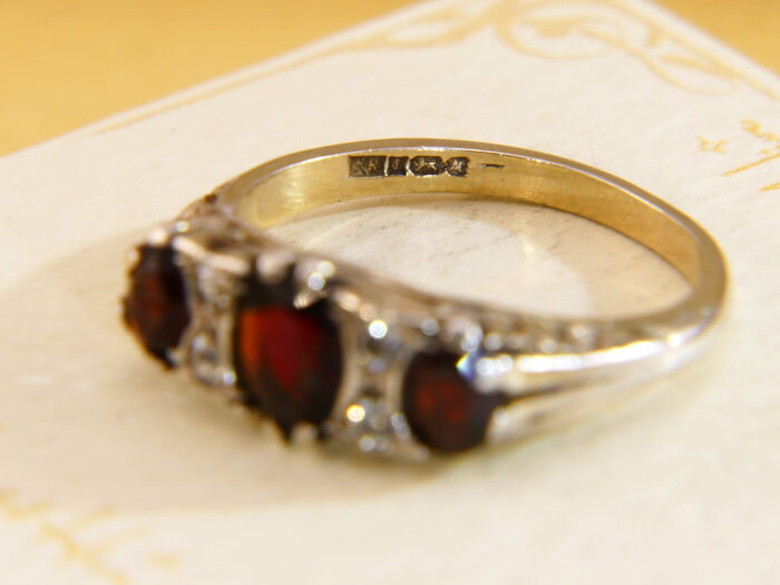 VIntage 3 Stone Trilogy Red Garnet Gold Ring Hallmarked 1986 5