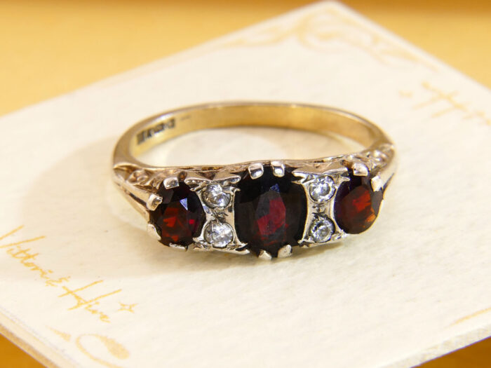 VIntage 3 Stone Trilogy Red Garnet Gold Ring Hallmarked 1986 7