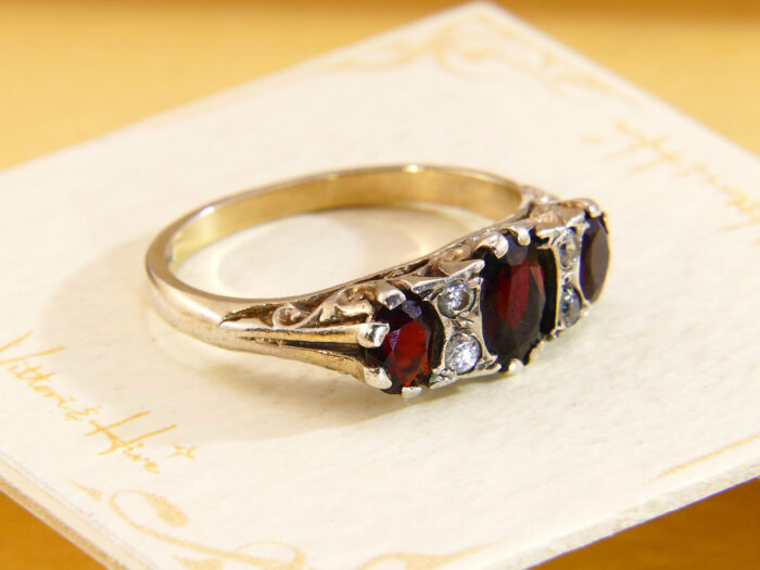 VIntage 3 Stone Trilogy Red Garnet Gold Ring Hallmarked 1986 8