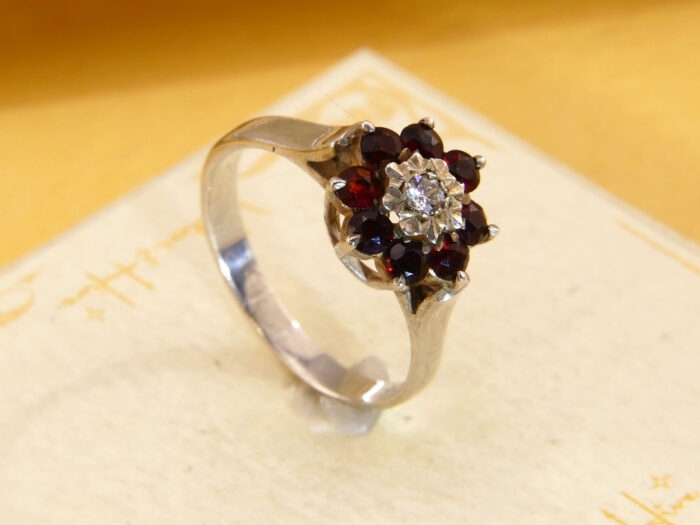 Vintage garnet CZ sterling silver daisy ring 6 Vintage garnet CZ sterling silver daisy ring 6