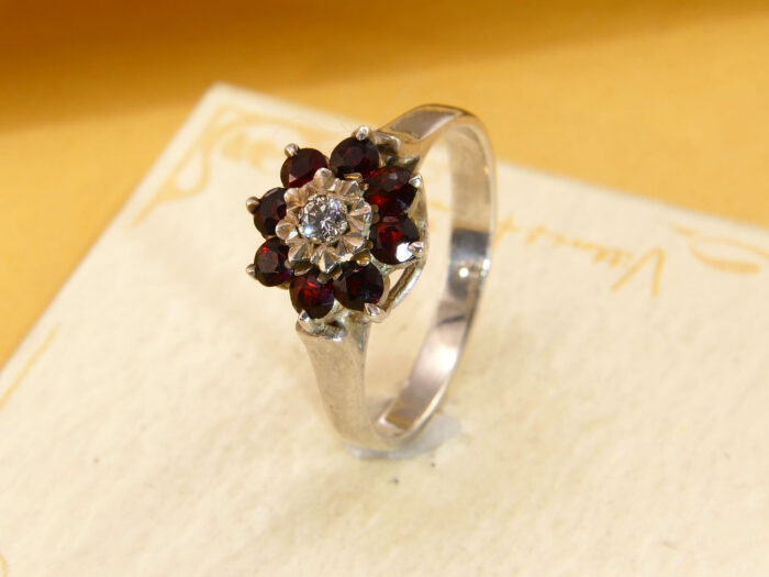Vintage garnet CZ sterling silver daisy ring 7