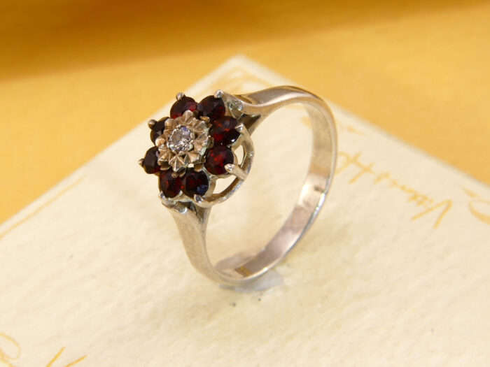 Vintage garnet CZ sterling silver daisy ring 8