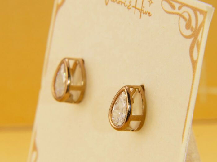 Vintage CZ Cubic Zirconia Teardrop Yellow Gold Earrings 3