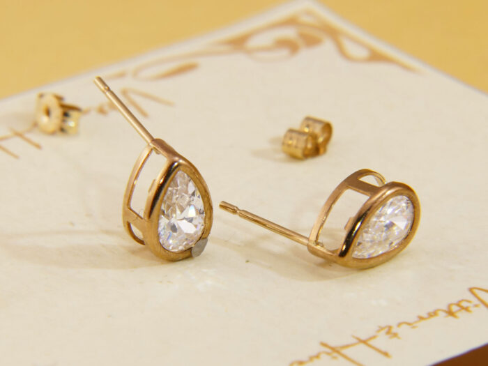 Vintage CZ Cubic Zirconia Teardrop Yellow Gold Earrings 6