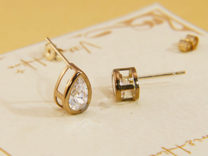 Vintage CZ Cubic Zirconia Teardrop Yellow Gold Earrings 8