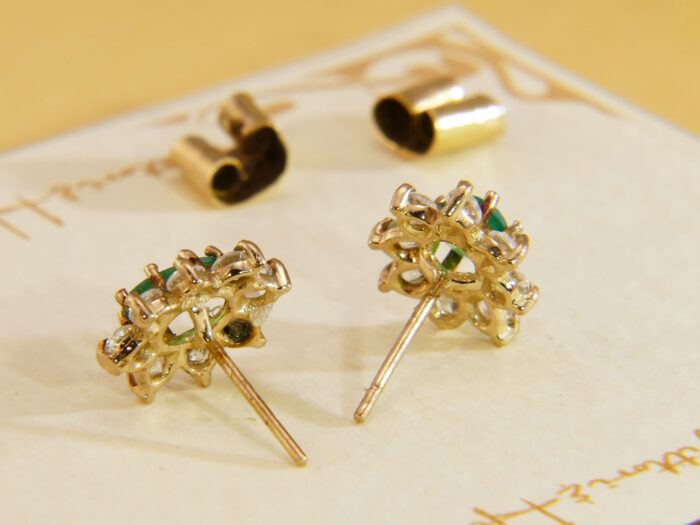 Vintage gold green emerald diamond alt halo earrings 8