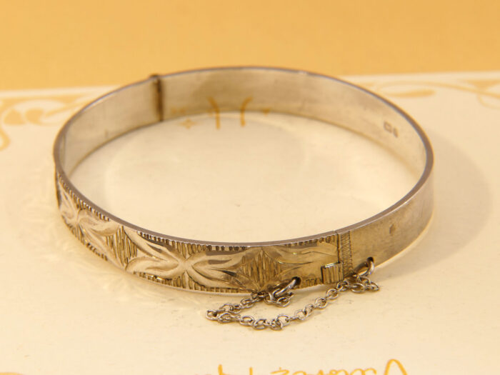 Vintage Silver Etched Hinged Bangle 1976 Diamond Cut Engraved Bracelet 5