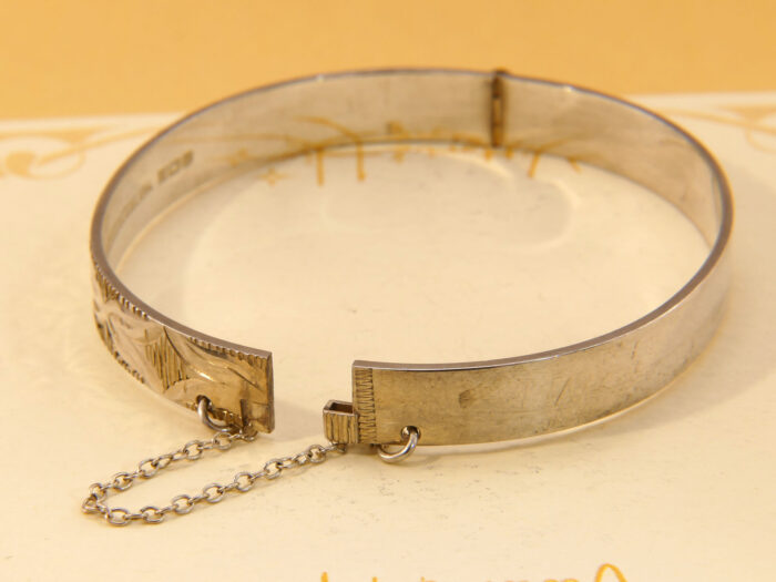 Vintage Silver Etched Hinged Bangle 1976 Diamond Cut Engraved Bracelet 6