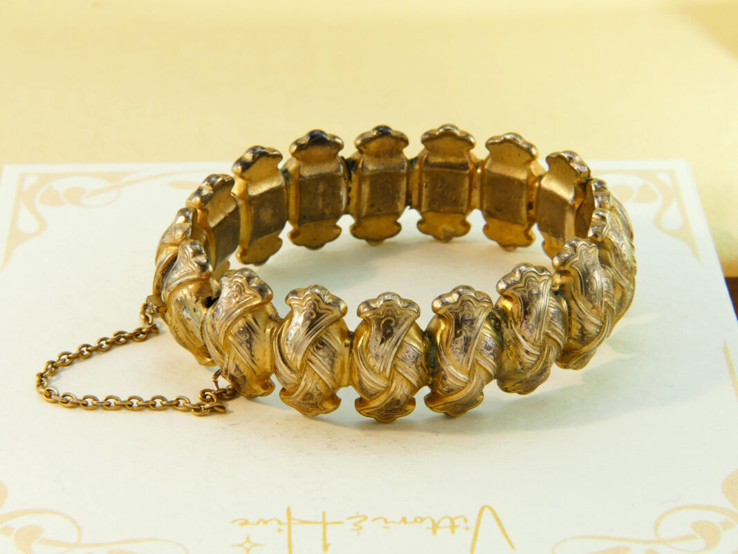 Victorian Pinchbeck Hinged Ribbon Bangle with Safety Chain c.1870s 2