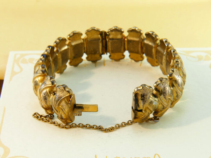 Victorian Pinchbeck Hinged Ribbon Bangle with Safety Chain c.1870s 5