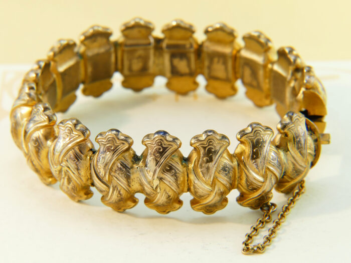 Victorian Pinchbeck Hinged Ribbon Bangle with Safety Chain c.1870s 7