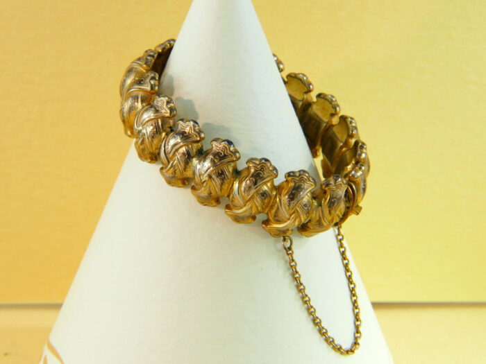 Victorian Pinchbeck Hinged Ribbon Bangle with Safety Chain c.1870s 8