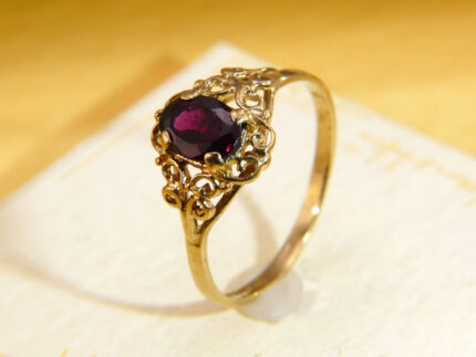 Vintage 9ct Yellow Gold Rhodolite Garnet Ring with Oval Cut Stone 10