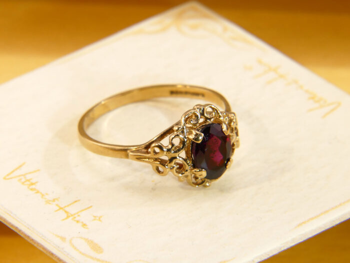 Vintage 9ct Yellow Gold Rhodolite Garnet Ring with Oval Cut Stone 4