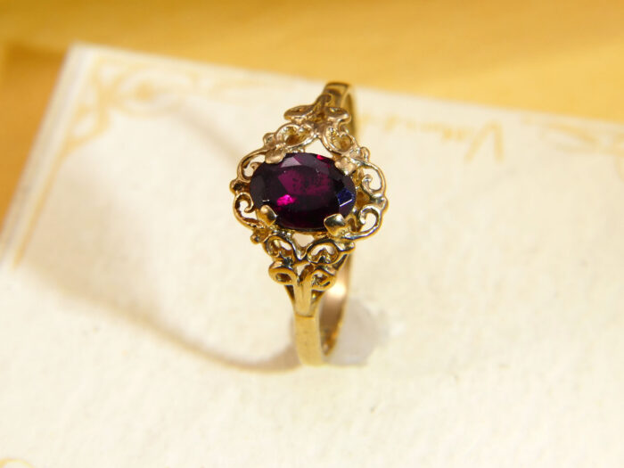 Vintage 9ct Yellow Gold Rhodolite Garnet Ring with Oval Cut Stone 7